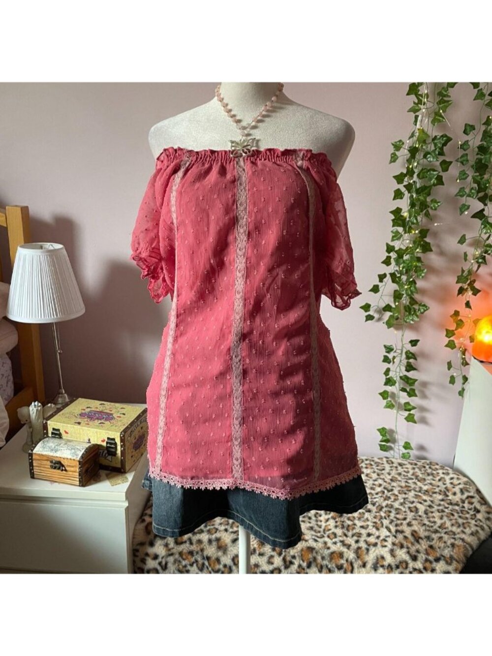 Armand Thiery pink peasant blouse with lacy details and dainty embroidery
